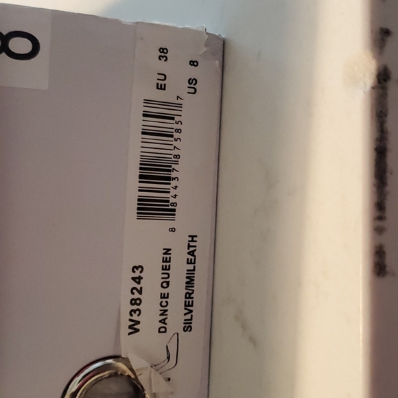 Gorgeous Silver pump! - Picture 17 of 17